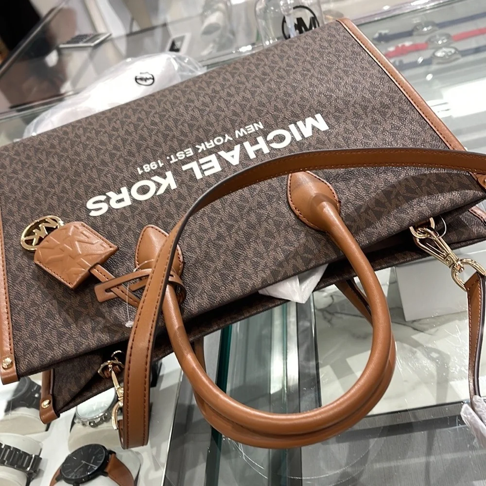 Michael Kors "Mirella" MD EW Tote Brown Shoulder Bag - 35F2G7ZT2B
Brown - Picture 12 of 16
